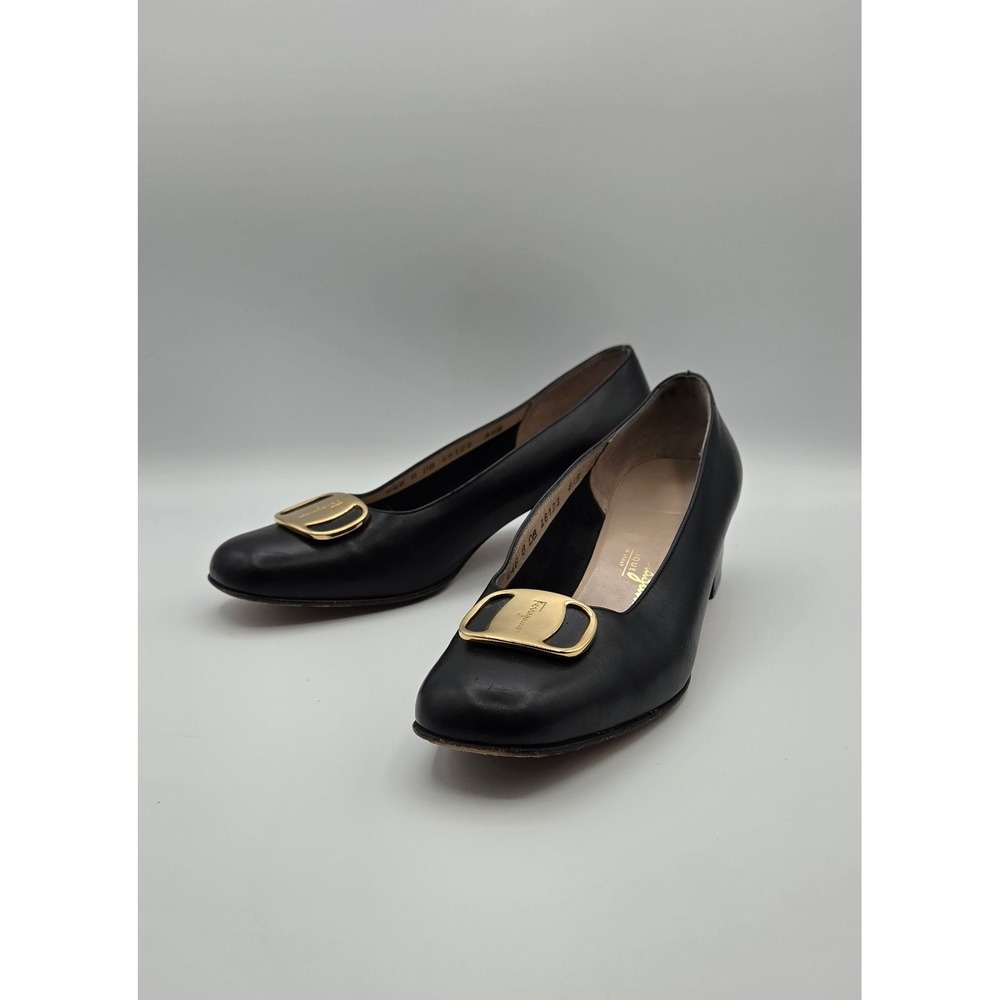 Salvatore Ferragamo Gancini Women's Pumps 8.5 B Black Leather Gold Buckle Italy